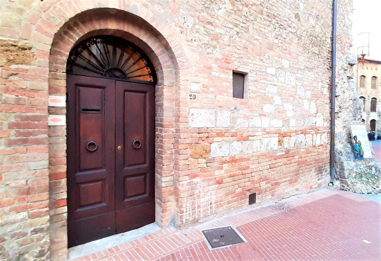 Torre Salvucci Maggiore Medieval Tower Experience San Gimignano Exterior foto